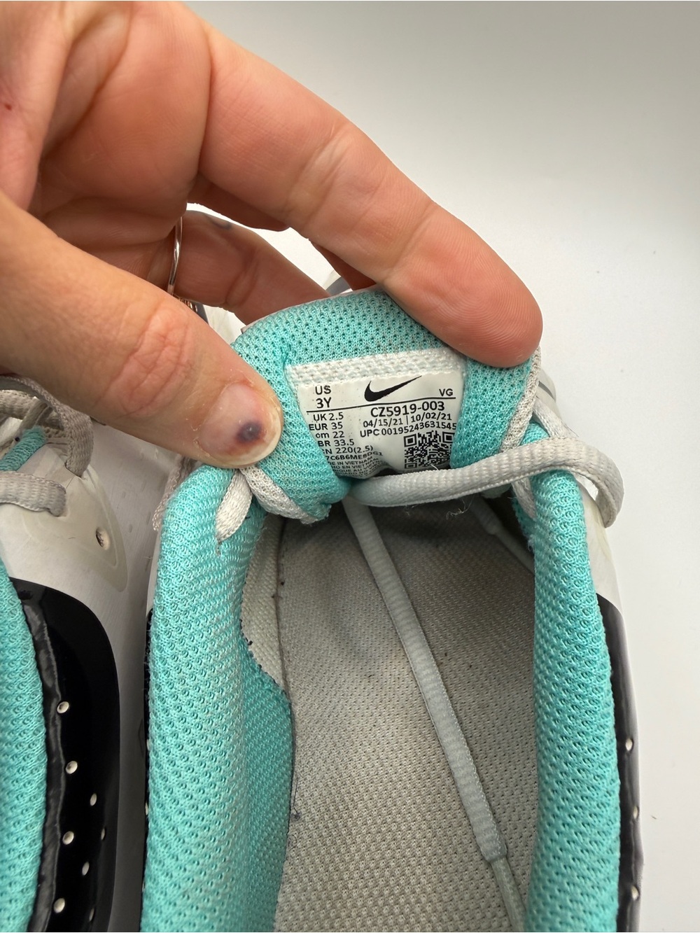 Nike fast track softball cleat- girls -White & Teal Low-Top Athletic Cleats - Picture 6 of 6